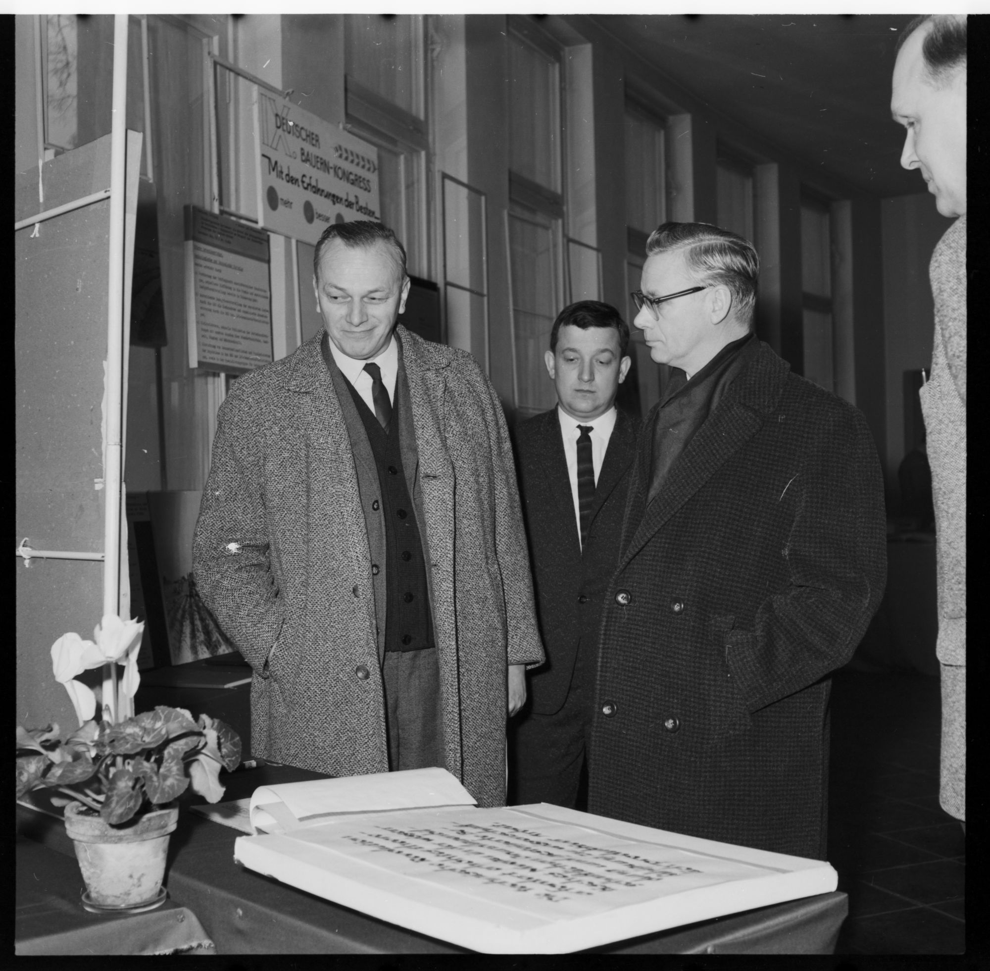 ZFF_1966_N002
