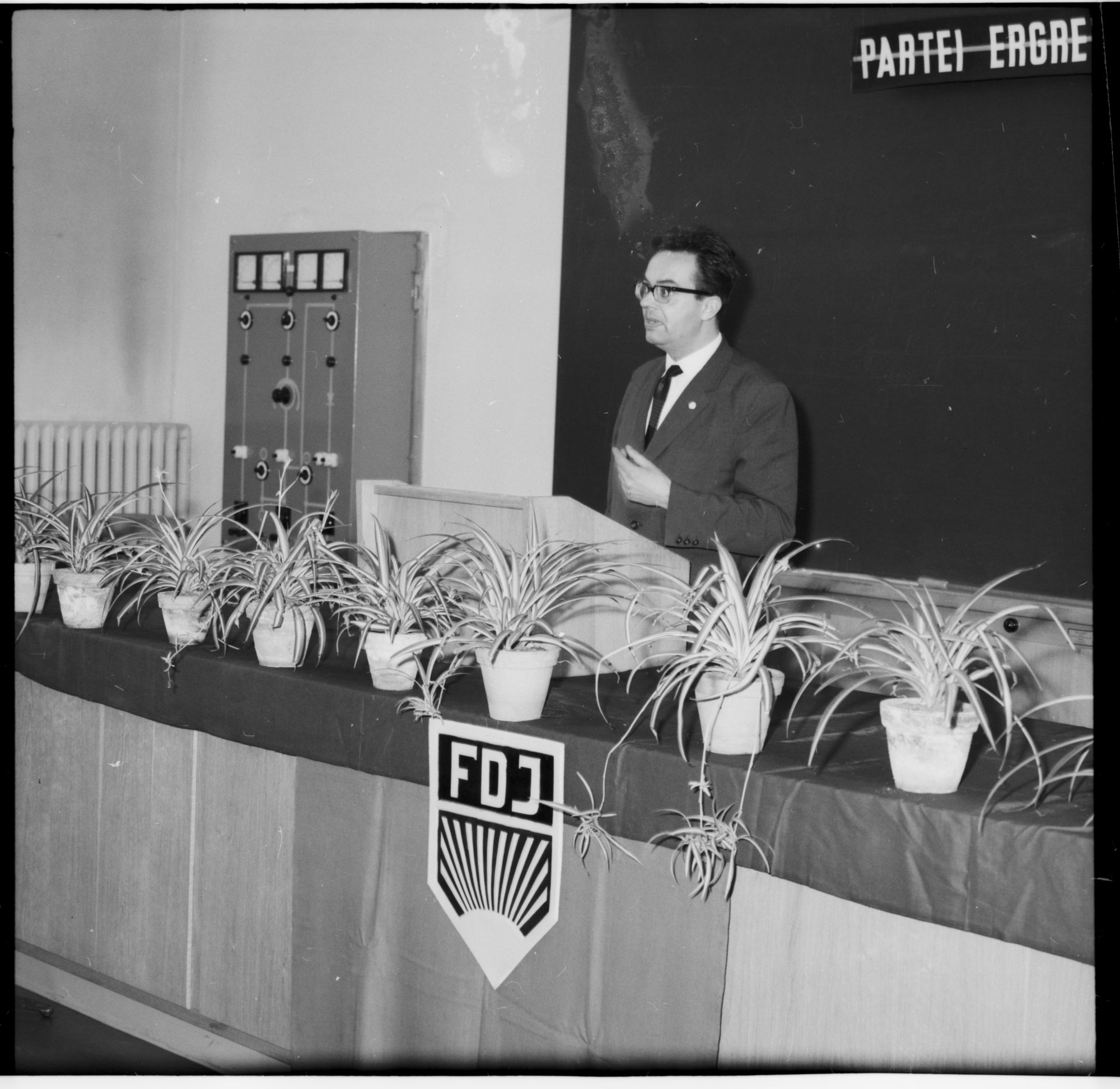ZFF_1974_N002