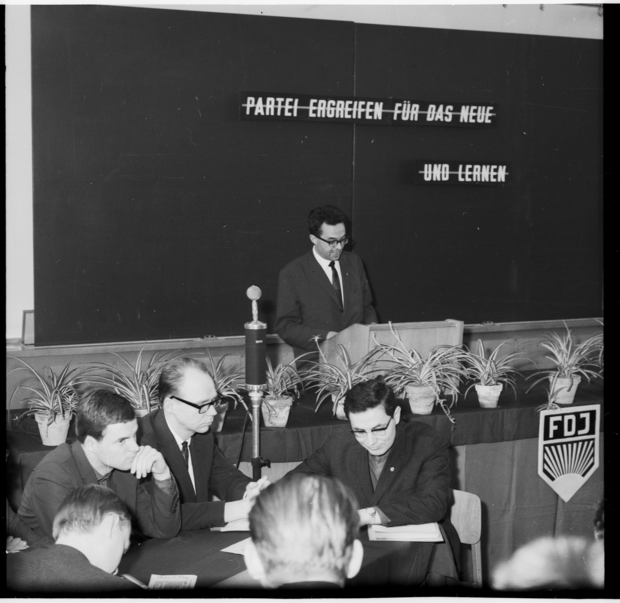 ZFF_1974_N008