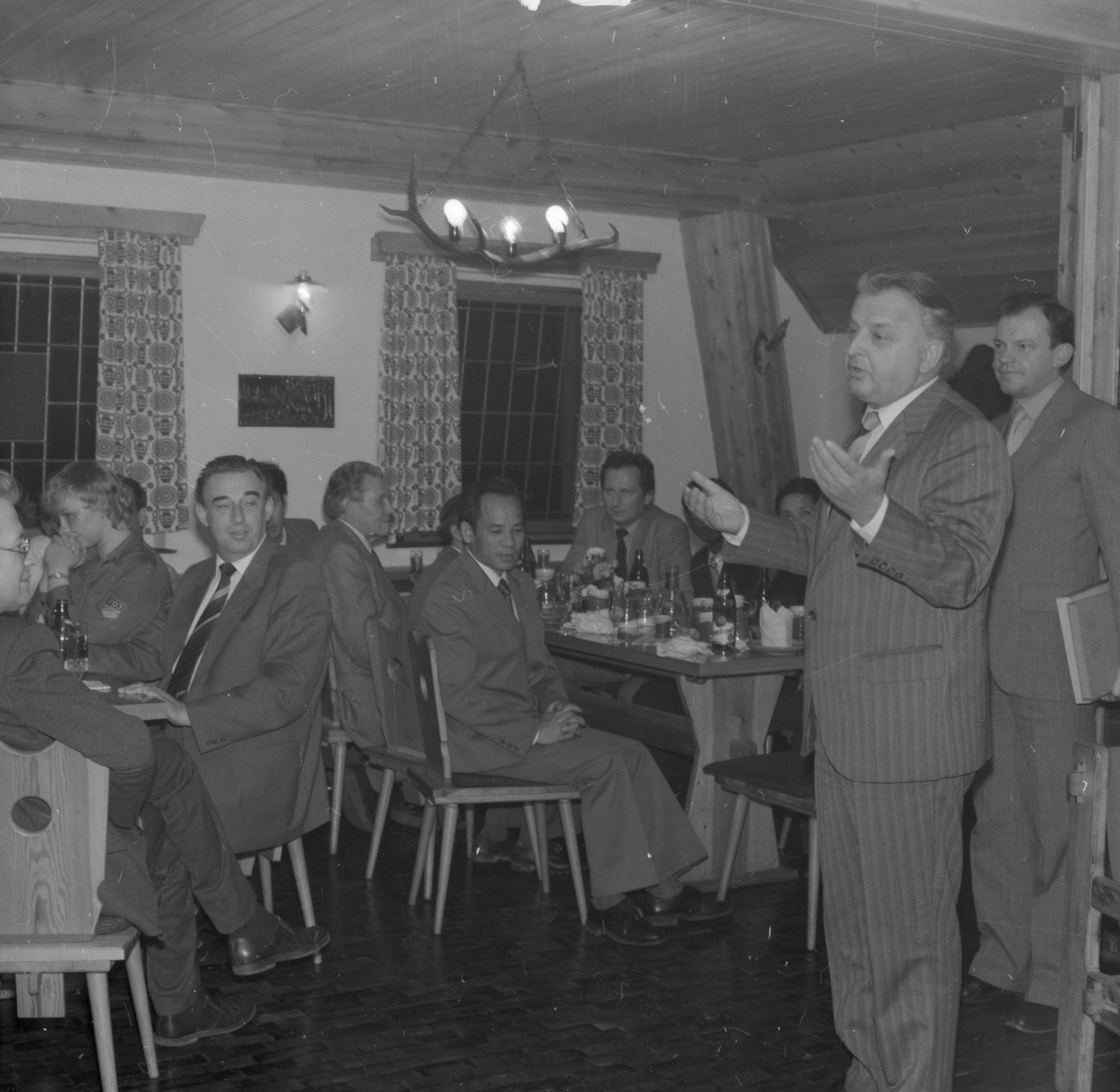ZFF_4373_09_N002